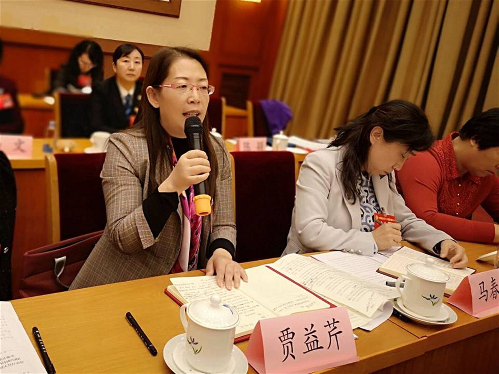 巾帼心向党 感恩新时代：我校教师贾益芹参加中国妇女十二大