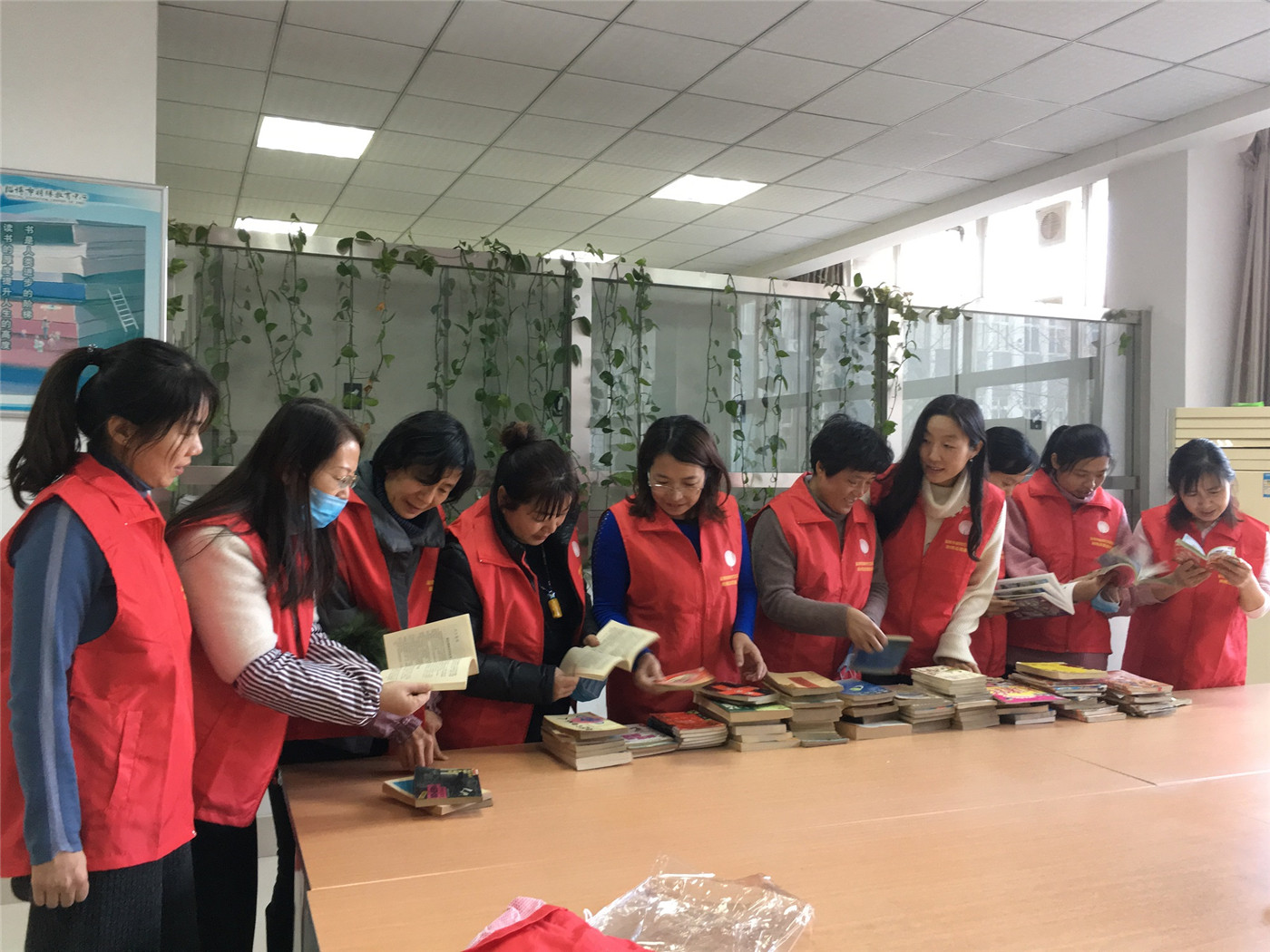 市特教中心中心开展图书审查清理专项行动