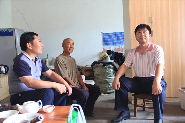 淄博市特殊教育中心领导班子成员再次深入贫困户开展结对帮扶工作