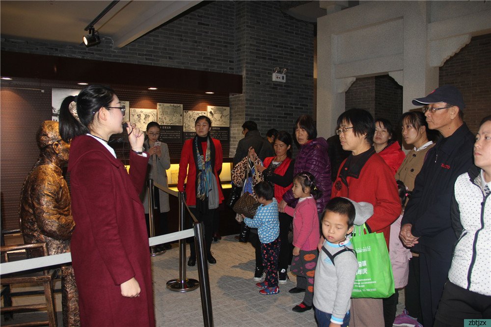 参观中国课本博物馆 体味中华传统文化