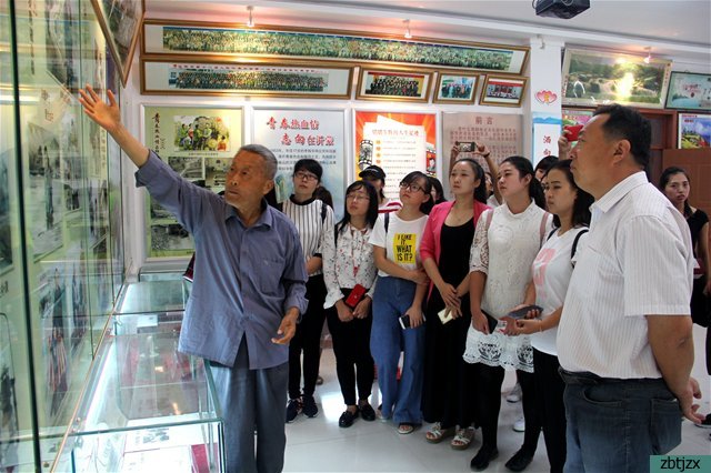 市特教中心组织青年教师参观李振华老师事迹展馆