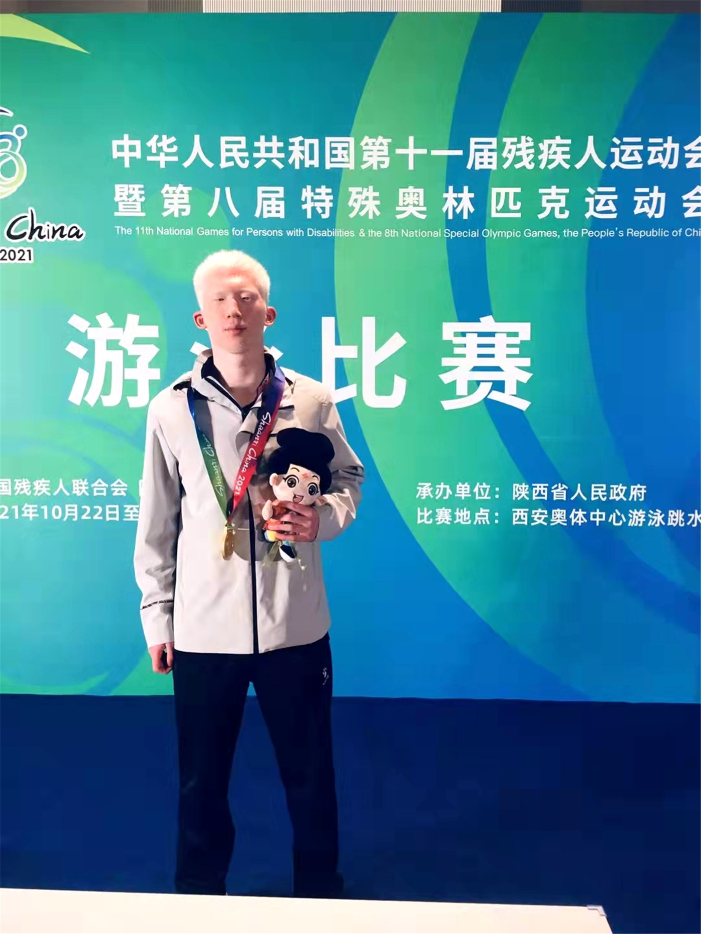喜报：李云龙荣获全国游泳比赛第一名