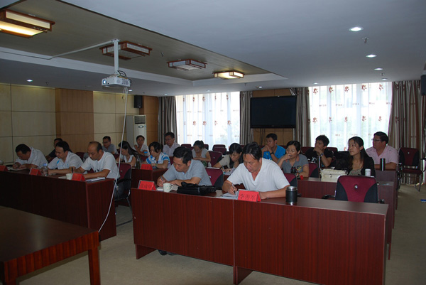 市特教中心召开2012年领导干部暑期理论学习读书会