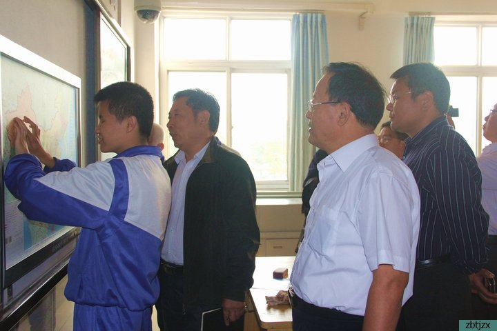 潍坊市特殊教育考察团到校参观考察