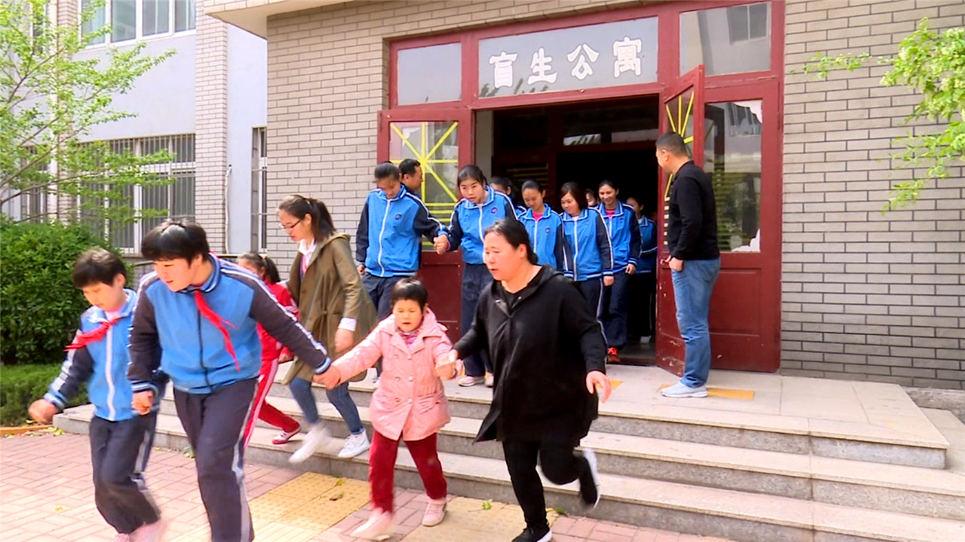 市特教中心举行公寓应急疏散演练