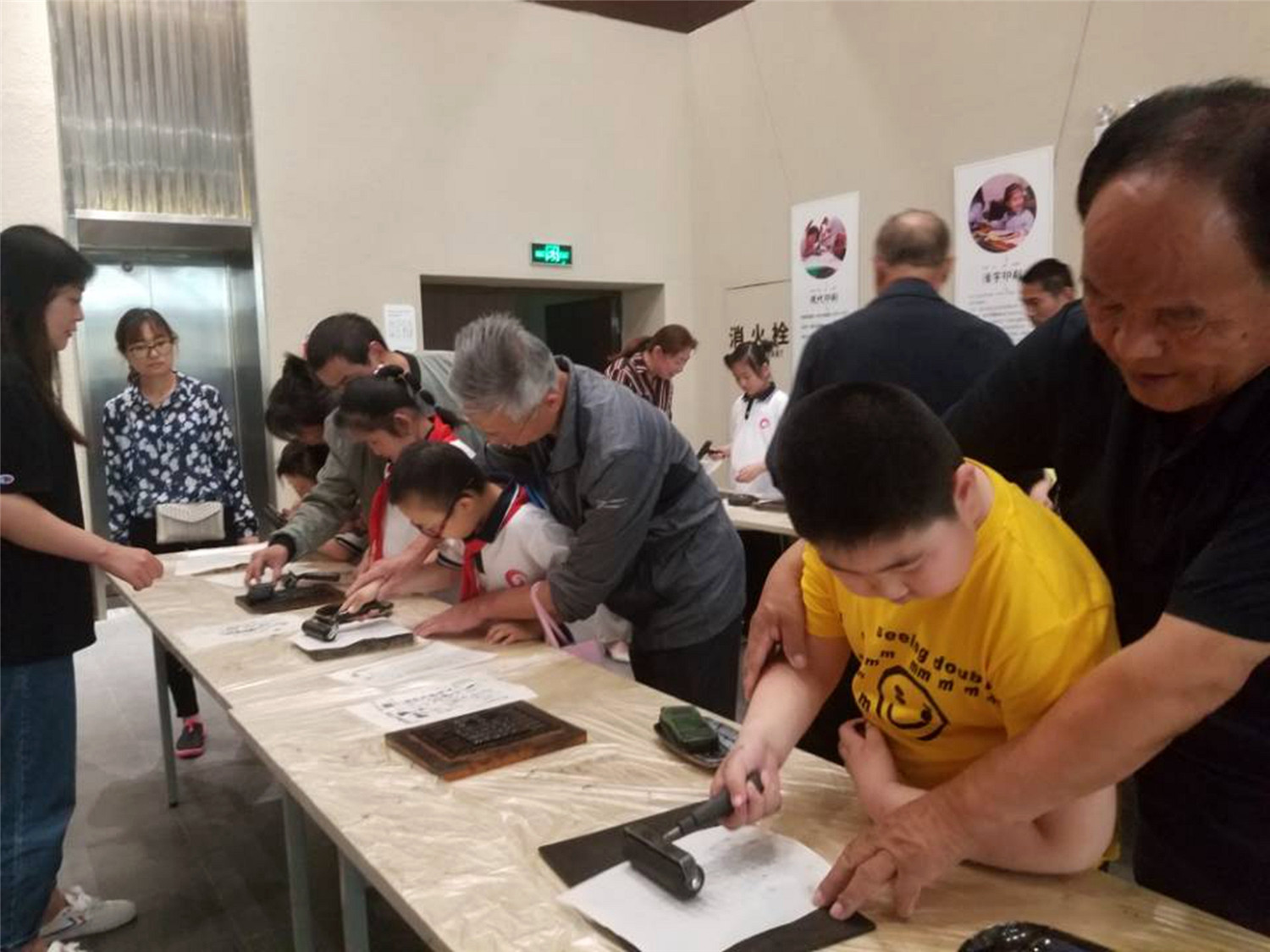 用书籍开启智慧 让阅读浸润人生
