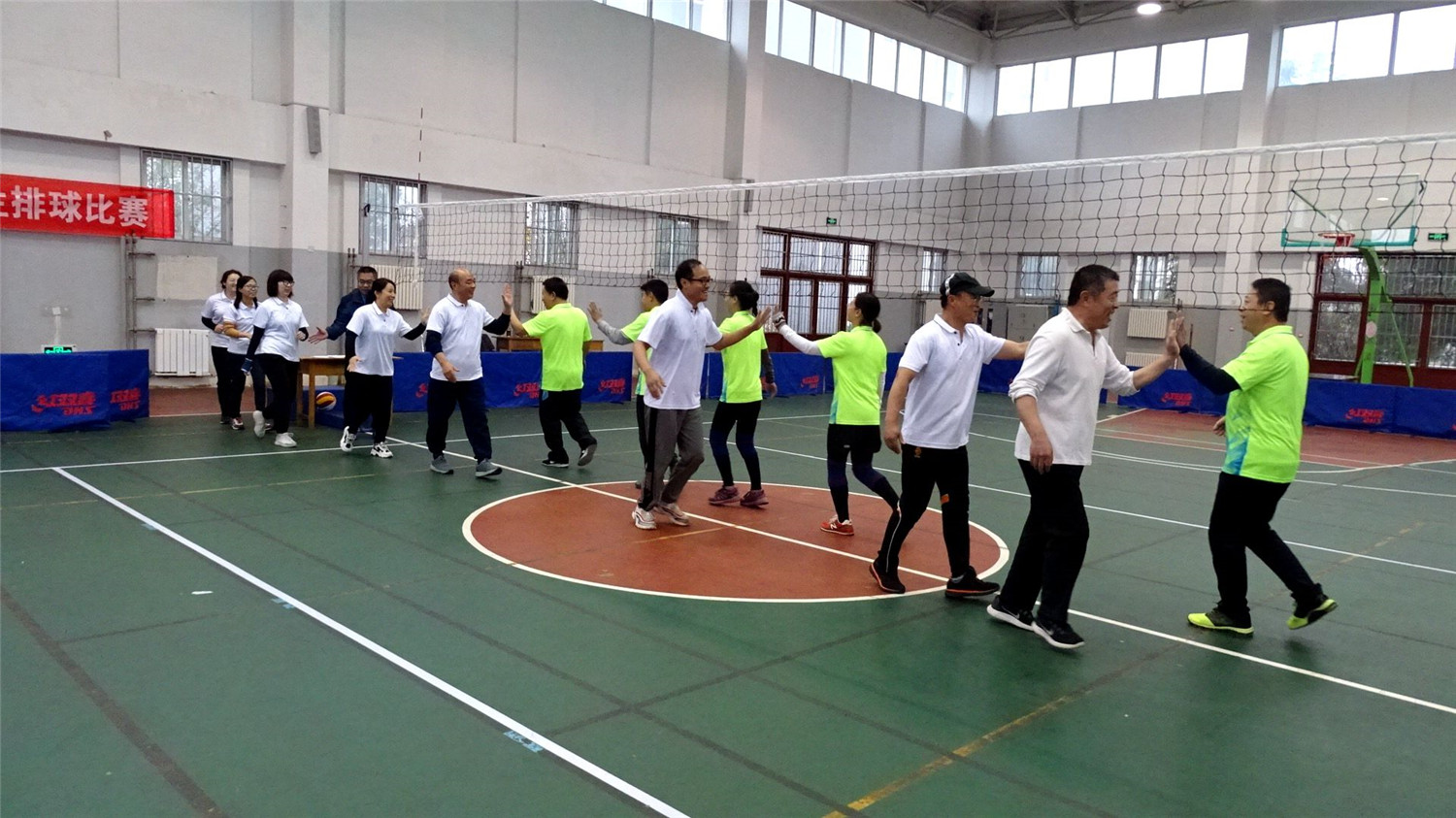 阳光体育激情多 师生竞技展风采