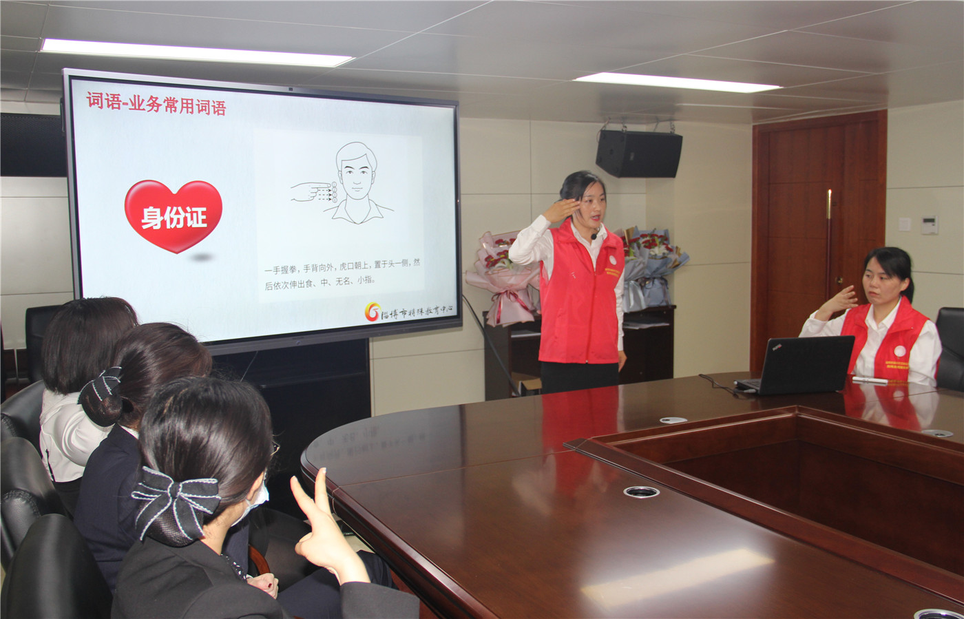 市特教中心举行“助残共享 ‘政’在行动”助残技能培训活动