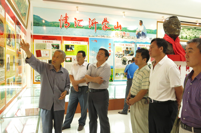 市特教中心领导班子到李振华事迹展厅参观学习