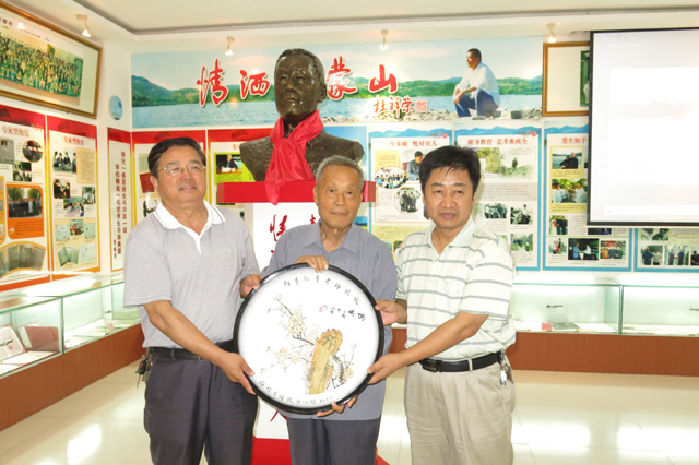 市特教中心领导班子到李振华事迹展厅参观学习