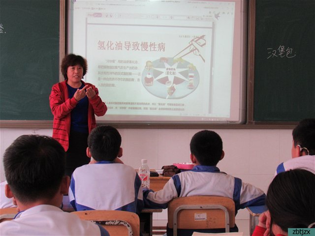 督查小组护航校园文明