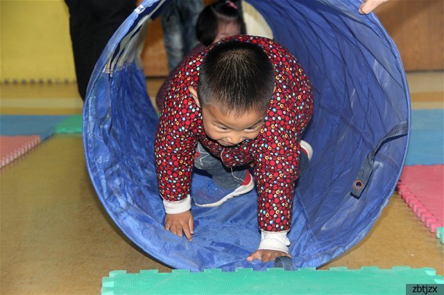 我校学前培智班学生感统课掠影