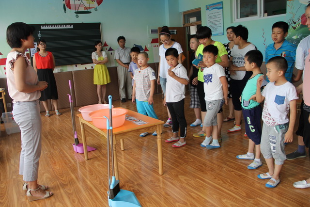 我校举行“阳光下的向日葵”学科素养展示活动