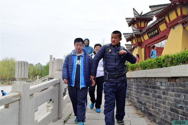 清明出行 平安与文明相伴