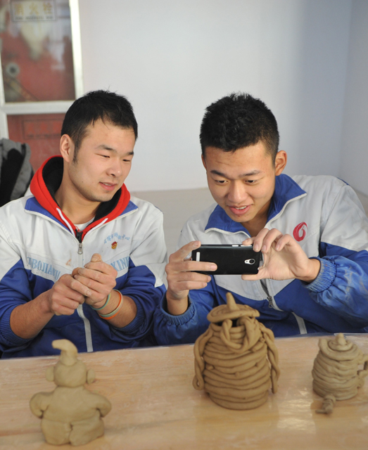 陶艺师走进聋生课堂