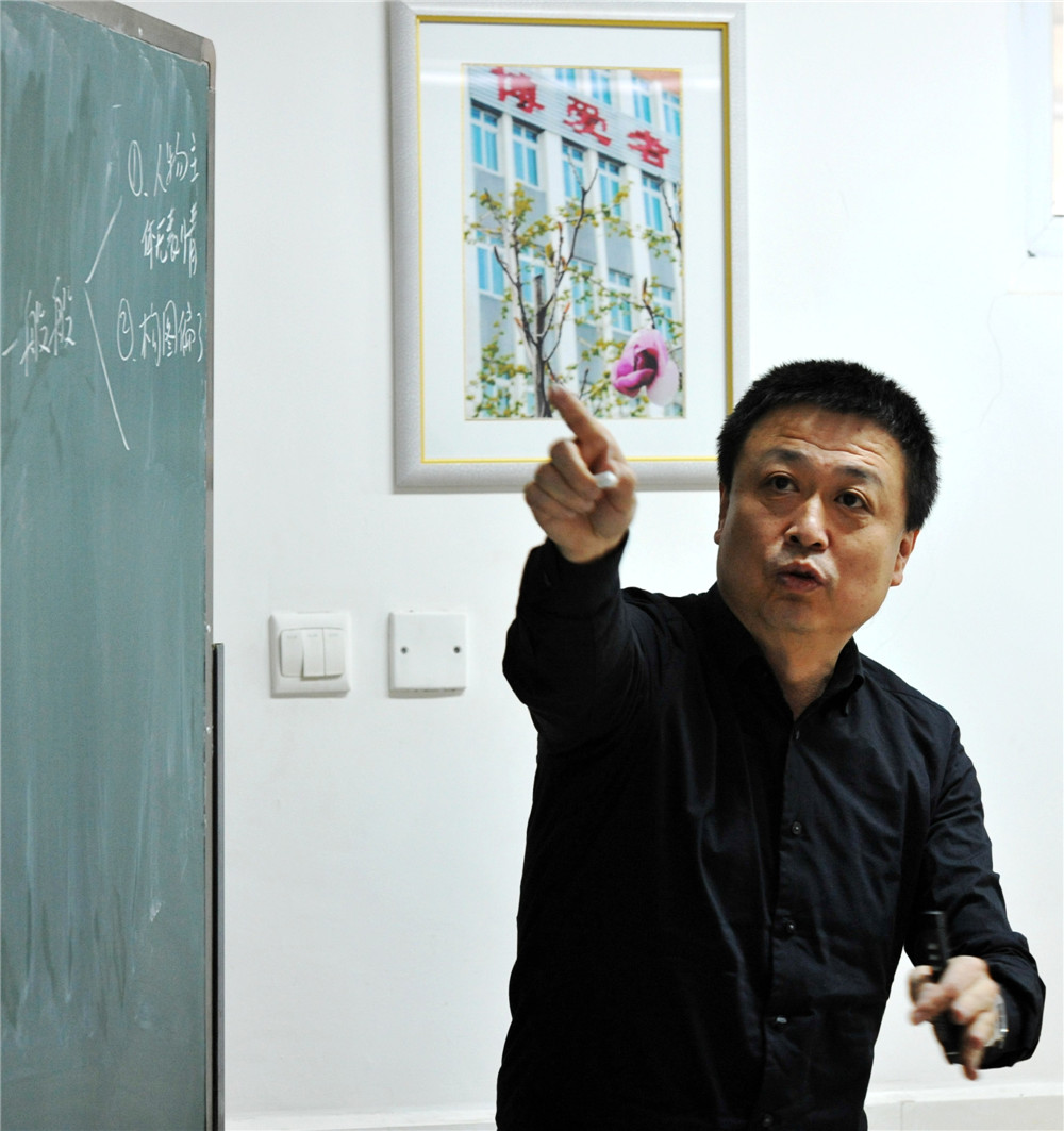 博爱者—退休干部解典心系特校献爱心
