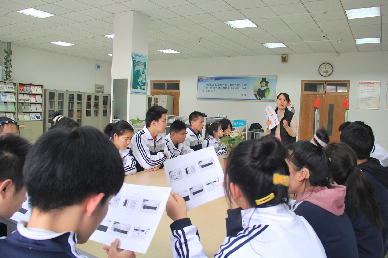 市特教中心组织学习党的十九届五中全会精神微团课暨新团员入团仪式