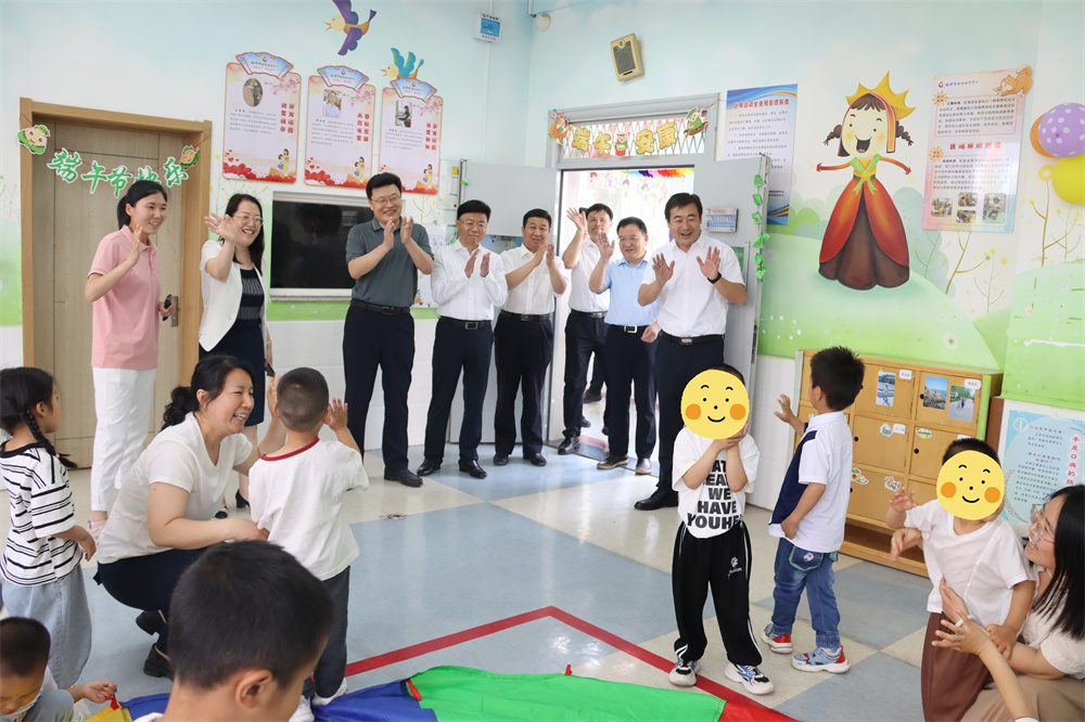 赵庆文走访慰问市特教中心少年儿童